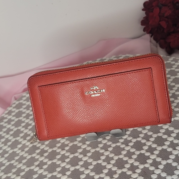 Coach bags guc red coach wallet poshmark